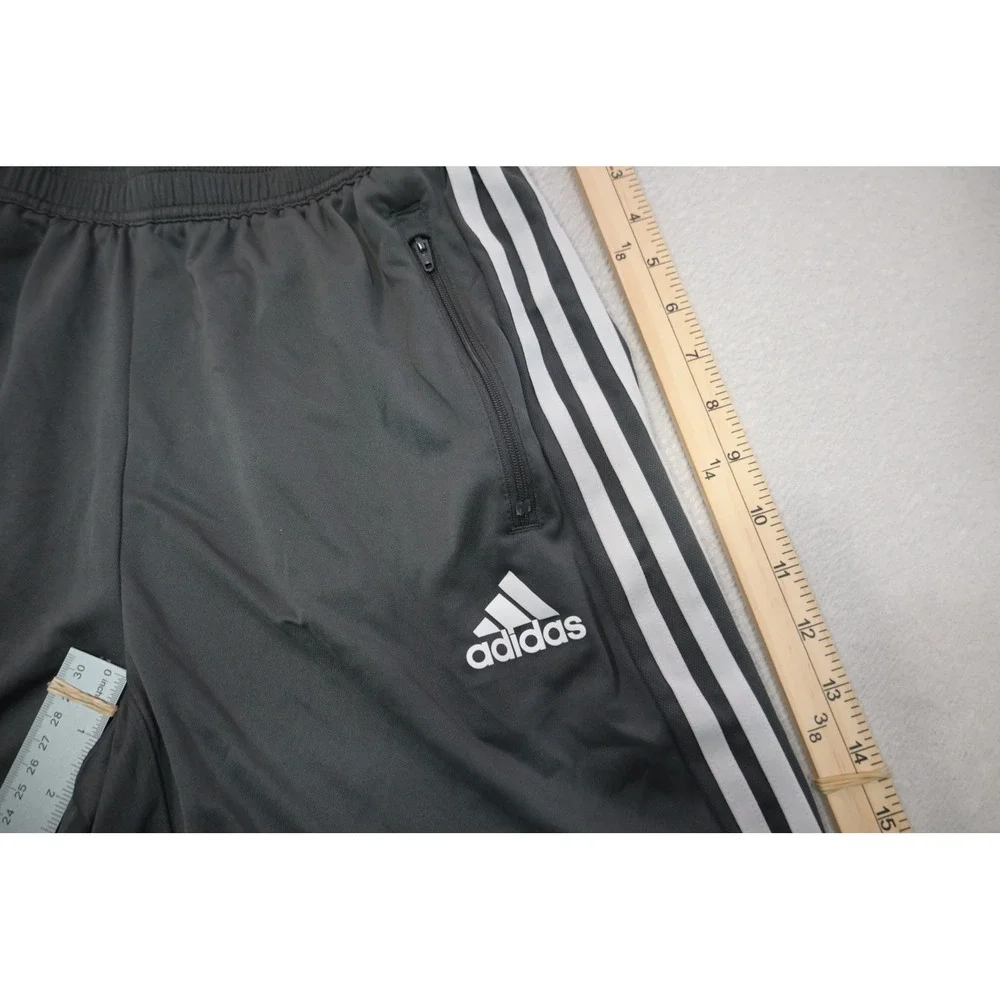 Adidas Athletic Gym Shorts Men Medium Gray Primeblue Aeroready 3-Stripe EUC